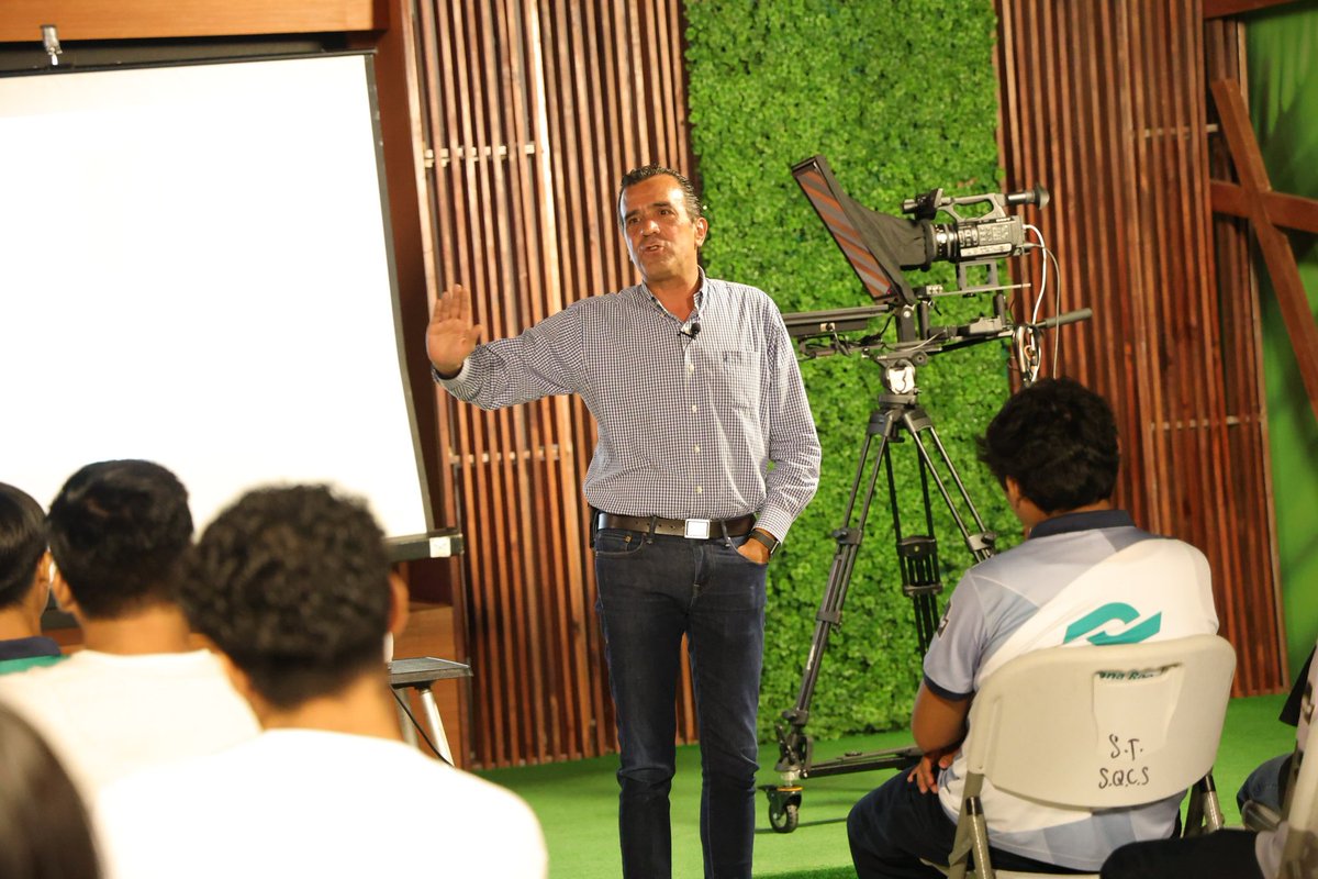 🎞️🎬 ¡Así se vivió el taller “Crea Cortometrajes Increíbles con tu Celular”!

El Sistema Quintanarroense de Comunicación Social (SQCS) llevó a cabo con éxito este espacio creativo donde los participantes aprendieron a planificar, grabar, editar y producir cortometrajes con sus