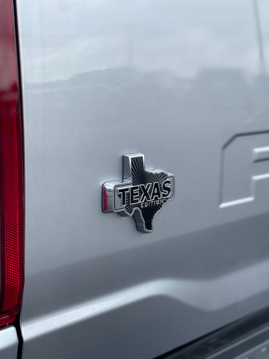 WeslacoFord's tweet image. Texas roads deserve Texas trucks.
Stand tall in the Ford Texas Edition—now at Payne Weslaco Ford.
🔗 weslacoford.com/new-ford-f-150…

#MadeForTexas #FordBuilt #PayneWeslacoFord #LoQueTuQuieresRegardless
