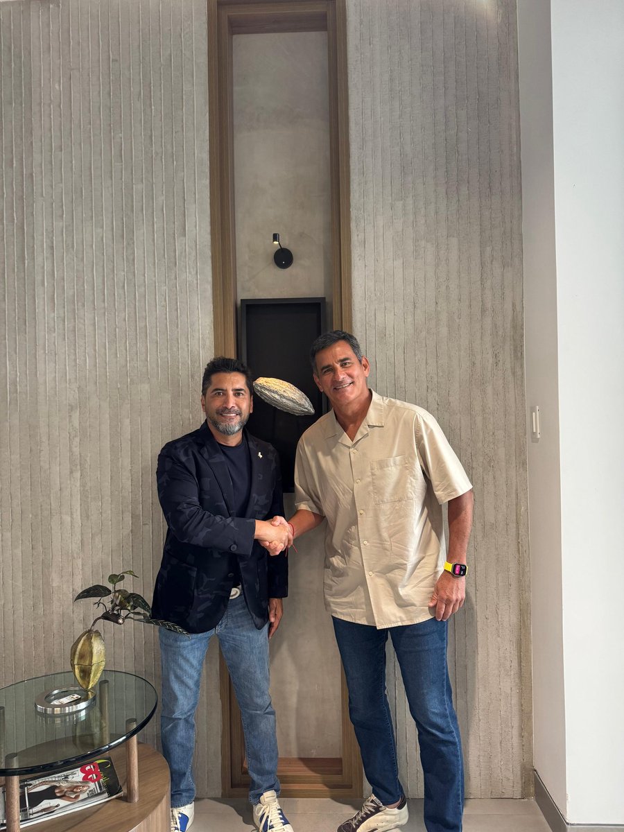 Fernando Crespo e Iván Ontaneda, presidentes de Aprocafa y <a href="/Anecacao_Ecu/">ANECACAO ECUADOR</a> trabajando en conjunto por el beneficio del sector cacaotero ecuatoriano

Retiramos la importancia de valorar el esfuerzo de los productores de cacao.
 <a href="/fxca46/">Fernando</a>