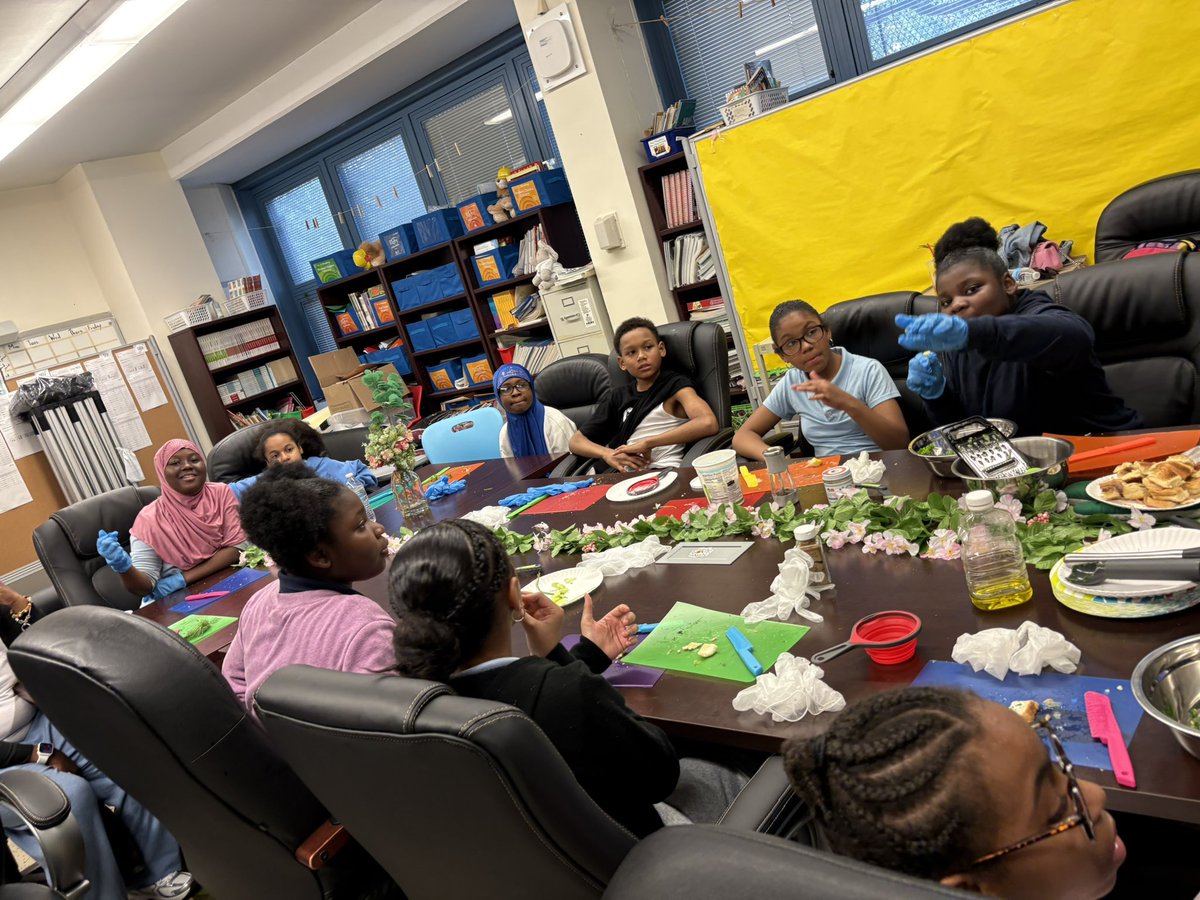 Today, students at PS 146 participated in a special activity where they had the chance to make falafel. The event was part of the “ Food Bank program” which introduces children to healthy eating through hands-on cooking.