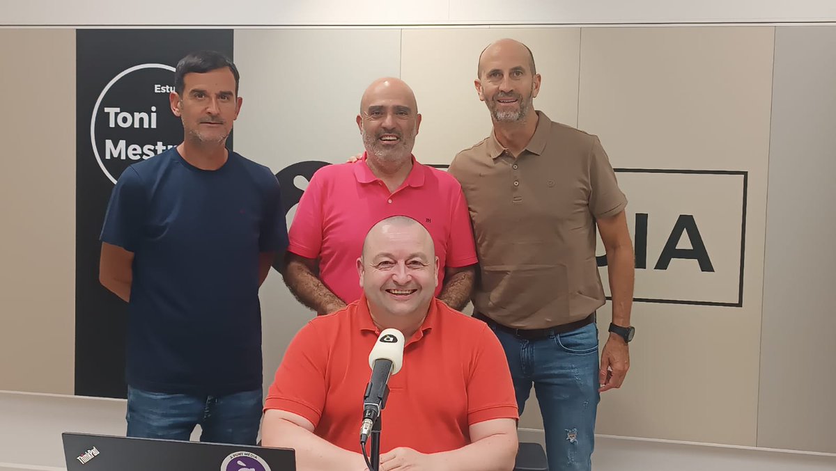 🗣️ Comença la tertúlia de #LíniaDeFons amb <a href="/salvafolgado/">salva folgado 🦊</a>, <a href="/javidomenechvlc/">Javi Doménech</a> i <a href="/jcvalldecabres/">JUAN CARLOS</a> 

🎙️ <a href="/ximotamarit/">Joaquín 🇪🇸</a>
 
🎧 Segueix-la en directe ací 👇 

▶️ web.apunt.es/RàdioEnDirecte