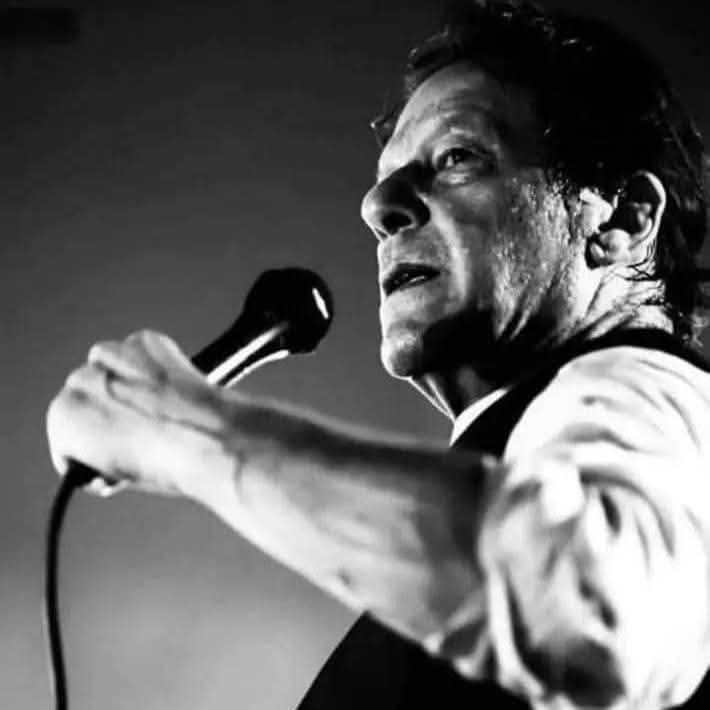 shakirkhan170's tweet photo. شہر کے کچھ بُت پریشان ہیں 
میں انہیں سجدہ کیوں نہیں کرتا

Release Imran Khan for save Pakistan🇵🇰🇧🇫.
#shakirkhanmamund 
#ڈٹ_جاؤ_یا_ہٹ_جاؤ https://t.co/80EwZWGqmy