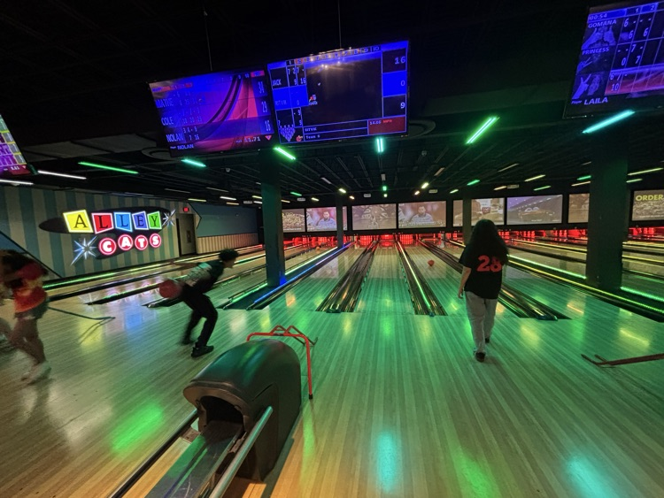 GCCA_PHX's tweet photo. What a fun way to end Camp Collegiate! 🙌 Students (and teachers) lived their best lives at Alley Cats 🎳 and we finished the day strong with our annual Awards Ceremony to celebrate our students' accomplishments 🏆 
Have a great summer Class of 2029! #PhoenixOn https://t.co/Buq45GfrUz