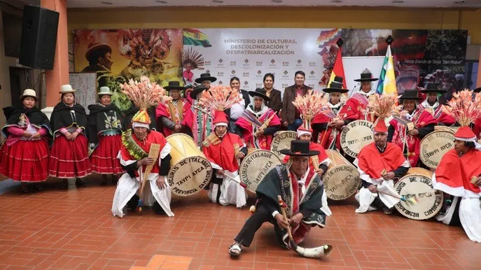 【ボリビア】ティティカカ湖北側、プエルト・アコスタに隣接するモコモコで6月6日、シクリの祭典。国際タイピ・アイカ・イタラク・シクリ族の集い、シクリの祖先からの文化を今に伝え、国内外に発信する取り組み。各地から音楽グループが集まり、演奏も。opinion.com.bo/articulo/cultu…