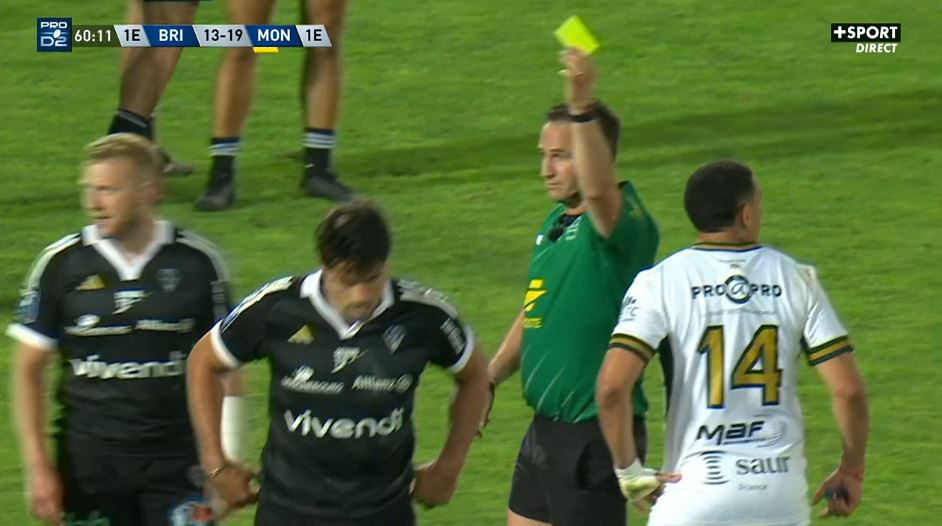 allezbriverugby's tweet photo. En plus d'un jeu stéréotypé basé beaucoup trop sur les avants, l'indiscipline a plombé le CAB. C'est un problème beaucoup trop récurrent durant la saison et qui s'est poursuivi en demi-finale. #CABUSM #DemiesPROD2 https://t.co/yNBjcU2KfW