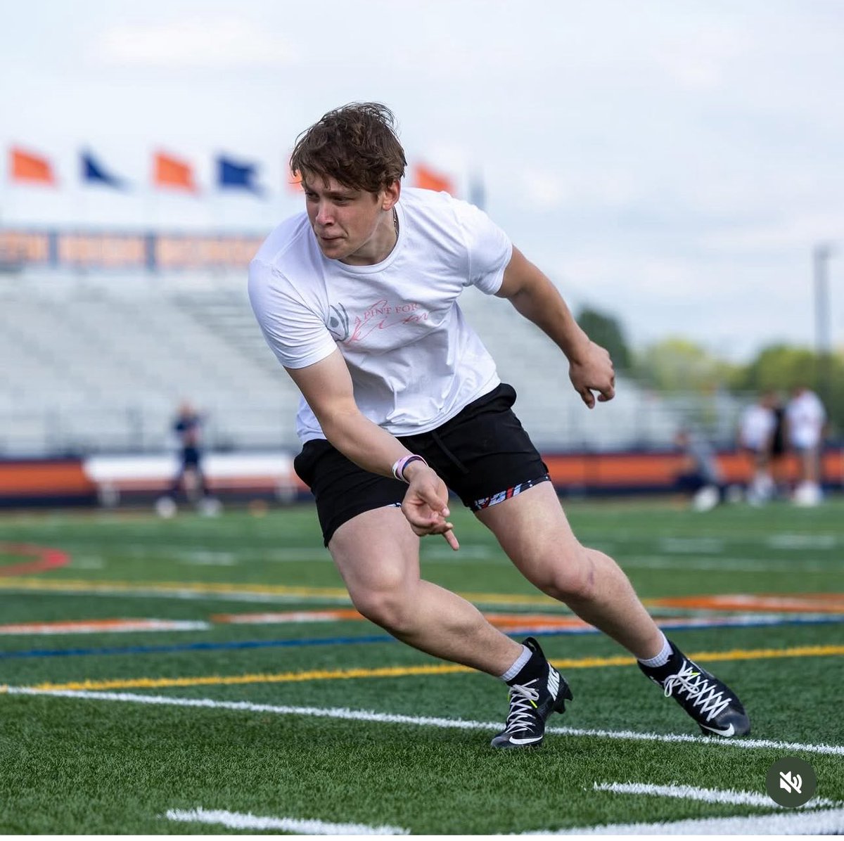 FinnBretag18's tweet image. “Results come to those who prepare when no one is watching.” Combine week. Locked in for long game 
📍 40 4.55 HT | Shuttle 4.06 | Vert 33” | Broad 9’6”
📍 Pwr Clean 295×2 | Bench 275x3 | Squat 425x3 | Dead 455x3

@HuskieFB @HuskieStrength @EDGYTIM @MajorSportsIL @PowerAthleteHQ