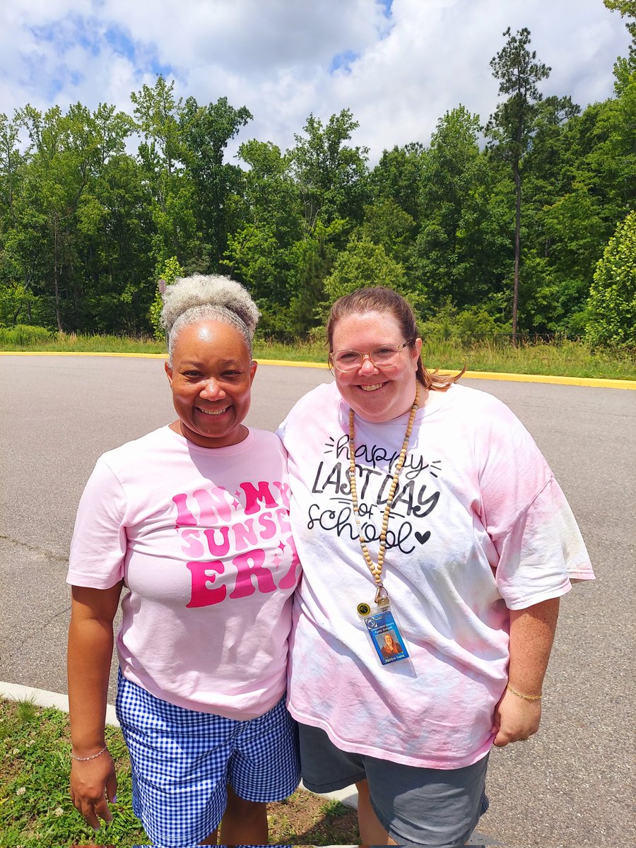 Jessica Saunders (@jsaunders2nd) on Twitter photo Happy Last Day of School! #MrsSaundersScholars #hawkvibes #hawksSOARtogether #oneccps <a href="/OldHundredES/">Old Hundred Elementary School</a> Happy Last Day of School! #MrsSaundersScholars #hawkvibes #hawksSOARtogether #oneccps <a href="/OldHundredES/">Old Hundred Elementary School</a>
