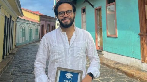 ADIÓS, EDUARDO PEÑA
El presidente Daniel Noboa designó a Édgar Lama, exministro de Salud, como su nuevo delegado ante el Consejo Directivo del IESS.
Con el Decreto Ejecutivo 18, Lama reemplaza a Eduardo Peña y asume la presidencia del Directorio del instituto.
El IESS sigue en