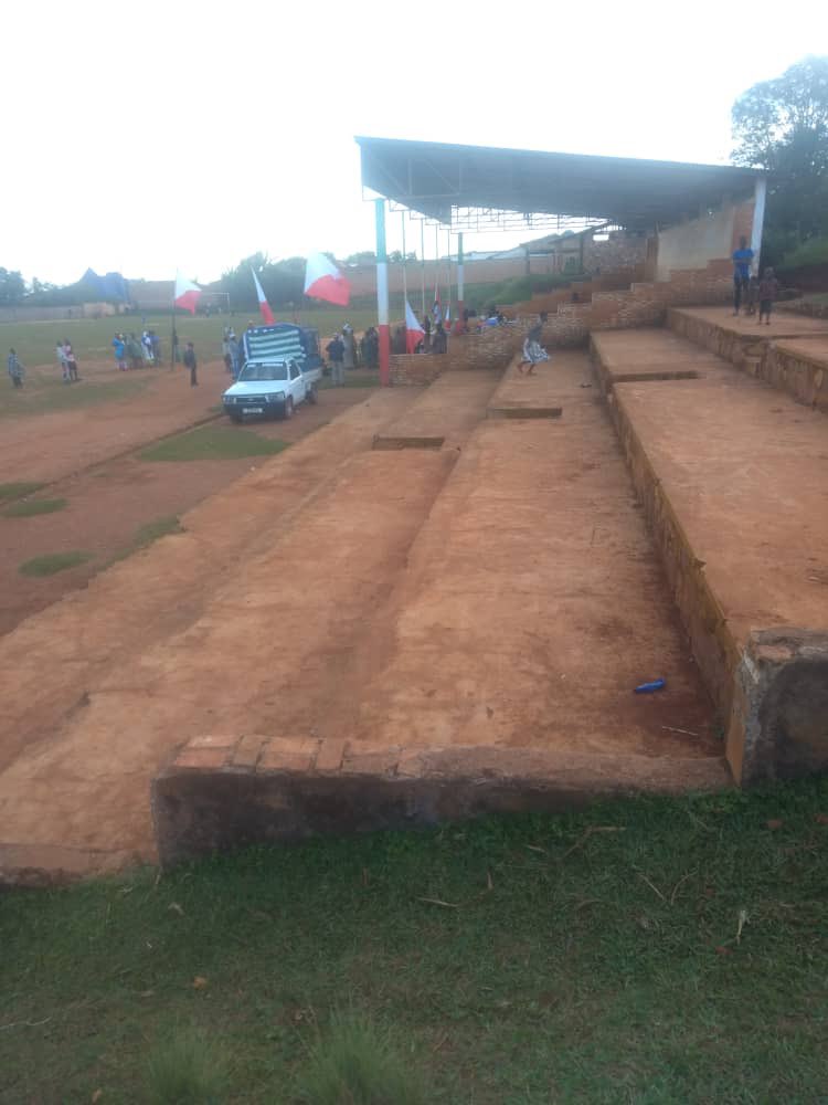 Ngiyi impamvu ntipfuza ko <a href="/CnddFdd/">CNDD-FDD</a> yosaza. Iyi <a href="/UPRONA__1961/">Parti UPRONA</a> mubona isigaye imeze uku yari yubakiye kumacakubiri y’ amoko gusa.

Aho itandukaniye na <a href="/CnddFdd/">CNDD-FDD</a> nuko mu mugambwe <a href="/CnddFdd/">CNDD-FDD</a> hoho dushira imbere urukundo, ubumwe n’ iterambere mu barundi bose tutarobanuye