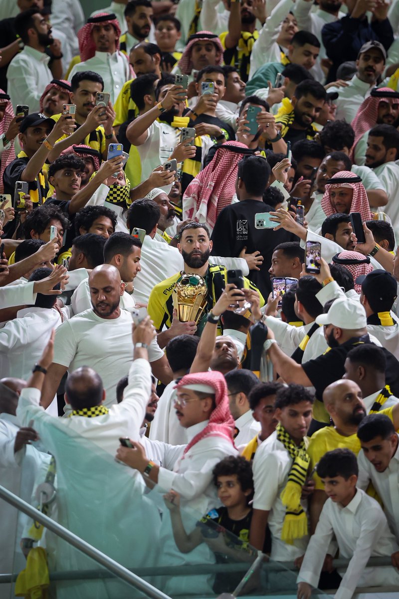 IttiMania's tweet photo. يالها من صورة! 😰💛

#الاتحاد_بطل_الثنائية https://t.co/5NawsCIswL