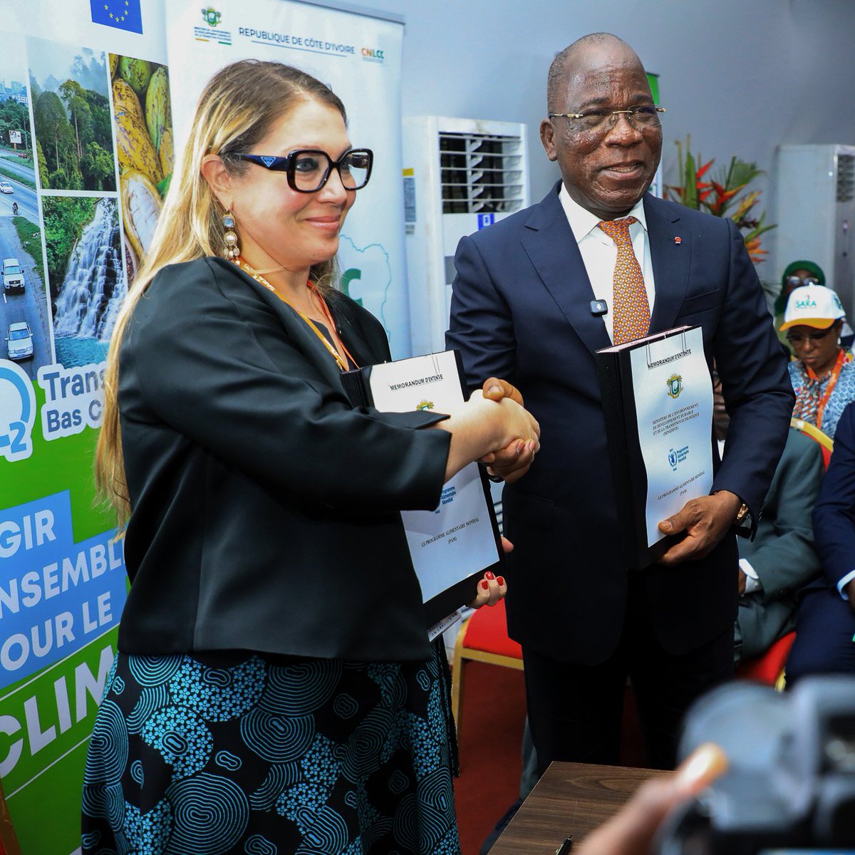 WFP_Cotedivoire's tweet image. Ce 30 mai, au #SARA2025, le PAM & le @Mineddteci ont signé un accord de partenariat pour renforcer la mise en œuvre du projet @theGCF, qui appuie la résilience des femmes du Poro face aux chocs climatiques. Ceci marque un engagement commun pour une adaptation durable & inclusive.