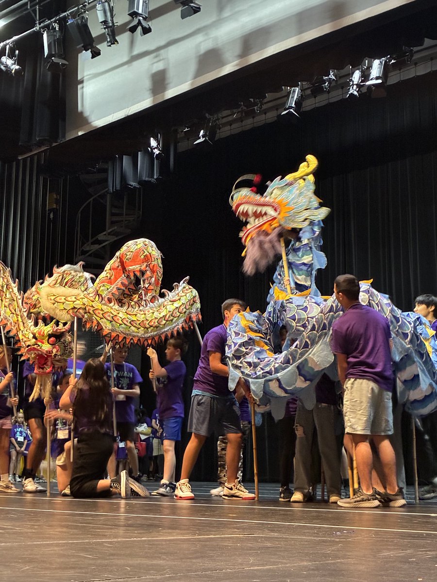 CWAnnOBrien's tweet photo. It’s graduation day for Taipei Chinese Culture Summer Camp! Thank you ⁦@DVUSD⁩ for supporting this educational activity and congratulations to the 300 graduating campers who wowed us with their dance, music and art! https://t.co/5jrRrEovPk