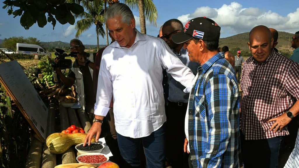 RamnMonte1's tweet image. Por las provincias orientales de Guántanamo, Santiago y Holguín continuaron los recorridos por varios municipios del 1er Secretario del @PartidoPCC @DiazCanelB y @DrRobertoMOjeda, visitando lugares de interés económico y social e intercambiando con el pueblo. #DePieYCombatiendo