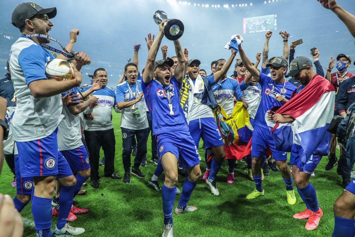 ImPsychoDs's tweet photo. Se acabó, 23 años, 5 meses, 23 días. 8575 días 205, 808 horas. El azul por fin termina con la penumbra, termina con los fantasmas, termina con el oscurantismo y es Campeón de México, ¡Es el Campeón del Fútbol Mexicano! 

Que linda noche vivimos hace 4 años...⚽️💙🌟 https://t.co/MSpCQ4AtgU
