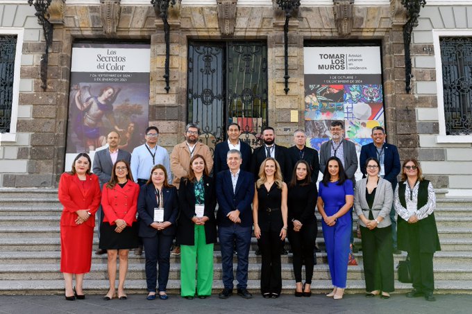 Editorial_Icesi's tweet photo. #FBF 🔥 Andy estuvo en Guadalajara 🇲🇽 visitando la Univ. de Guadalajara (@udg_oficial ) y la Feria Internacional del Libro (@FILGuadalajara) en 2024 🌐 #AndiAnda 🐿️

✅ Presentes en espacios clave de #InternacionalizaciónUniversitaria y #PromociónEditorial 🌍

#LeeLibrosIcesi #RT https://t.co/a0beXkOZtn