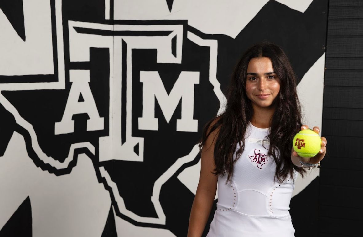 Parsa Bombs 💣 (@parsabombs) on Twitter photo After 3 seasons at Illinois, Violeta Martinez (UTR 10.30) is transferring & has verbally committed to <a href="/AggieWTEN/">Texas A&M Women's Tennis</a> for fall of 2025 following her official visit on Wednesday. The former five-star recruit played at #3 single/#2 doubles w/ ITA high rankings of #111 singles/#67 dubs. After 3 seasons at Illinois, Violeta Martinez (UTR 10.30) is transferring & has verbally committed to <a href="/AggieWTEN/">Texas A&M Women's Tennis</a> for fall of 2025 following her official visit on Wednesday. The former five-star recruit played at #3 single/#2 doubles w/ ITA high rankings of #111 singles/#67 dubs.
