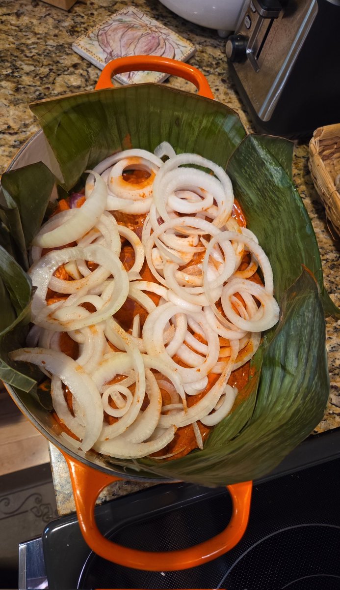 MHPoison1's tweet photo. I gave up on everything else & put cochinita pibil in the oven
The politics is making me feel too out of control
Forgot red onions. But Vidalias'll do
#CookingIsLife https://t.co/ymQinU1vfg