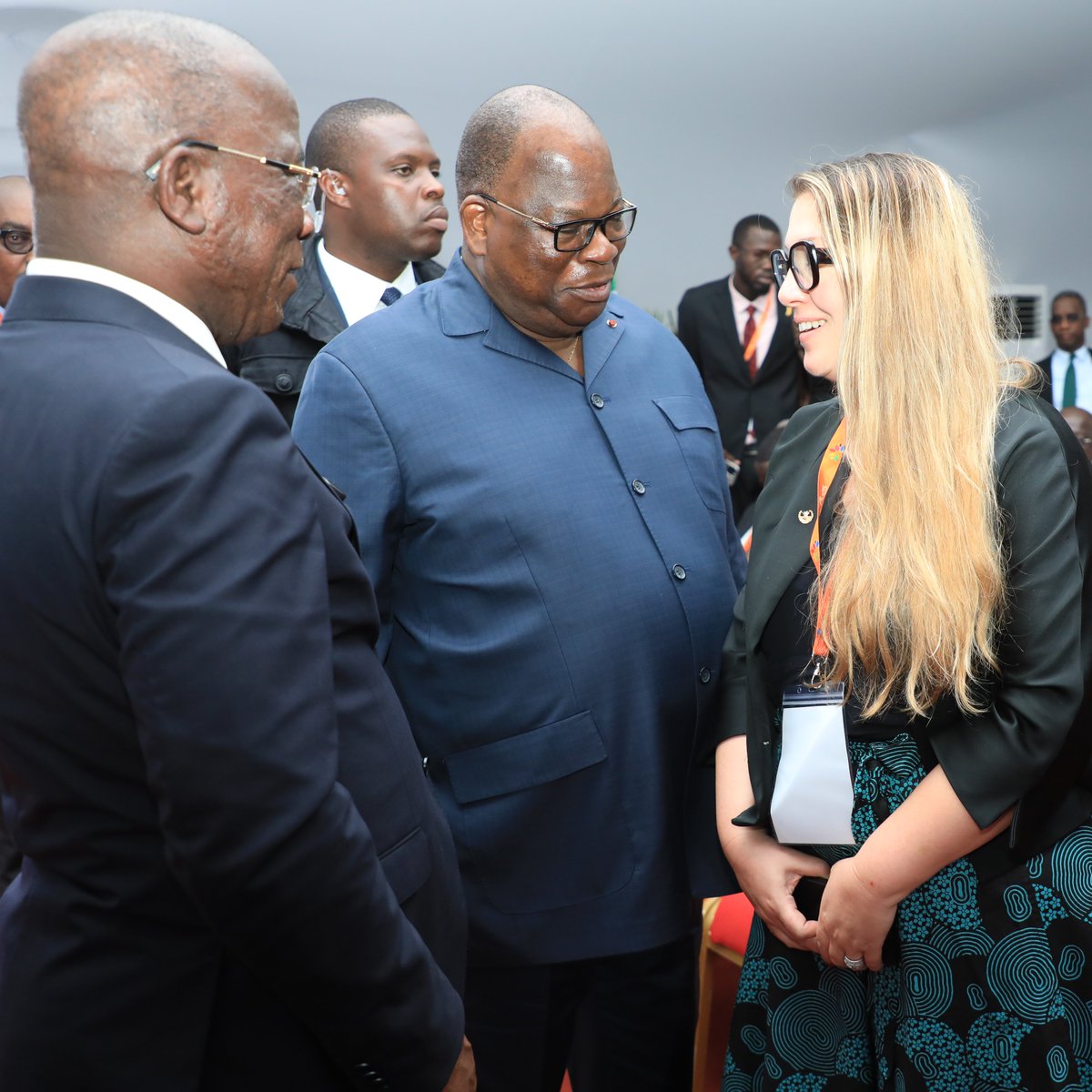 WFP_Cotedivoire's tweet image. Ce 30 mai, au #SARA2025, le PAM & le @Mineddteci ont signé un accord de partenariat pour renforcer la mise en œuvre du projet @theGCF, qui appuie la résilience des femmes du Poro face aux chocs climatiques. Ceci marque un engagement commun pour une adaptation durable & inclusive.
