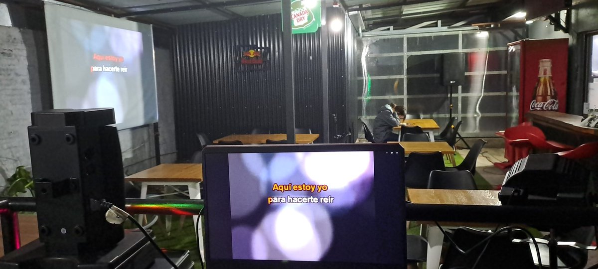 alejandro_saave's tweet photo. Noche Karaoke en Restaurant La Victoria.  En Claudio Arauco   817 #Chillán https://t.co/d82i8StE74