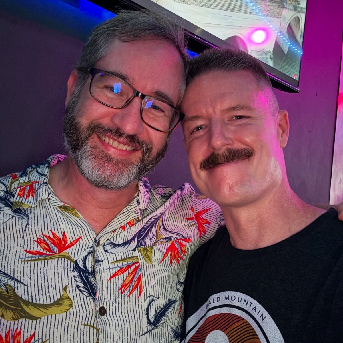 Handsome straight guys like Kris need to be photographed too, right? 🤷🏻‍♂️😜🔥