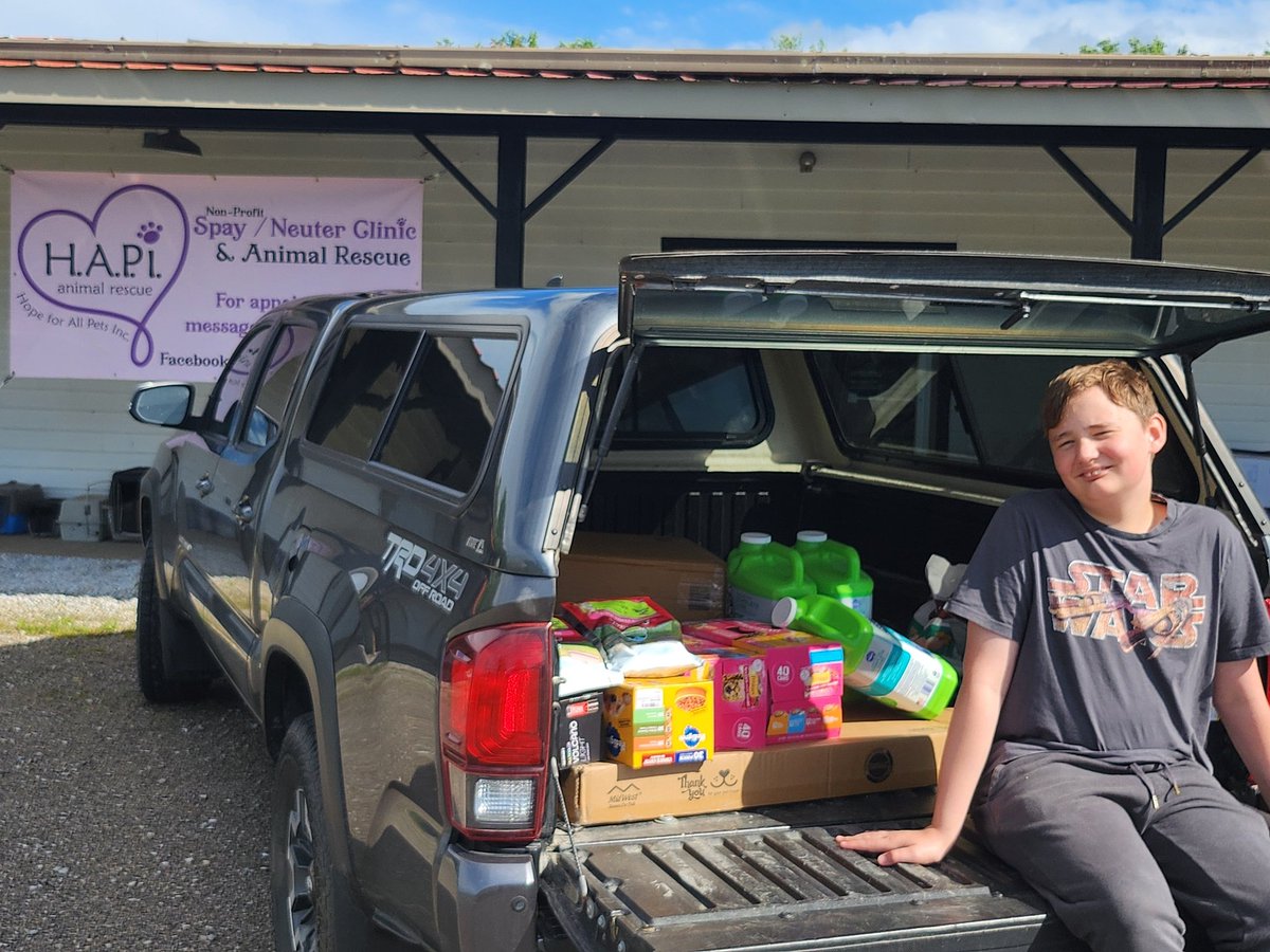 EthansPetProj's tweet image. Dropped the rest of the supplies for Somerset off with Hope for all Pets rescue today. Thank you so much for helping us help others!