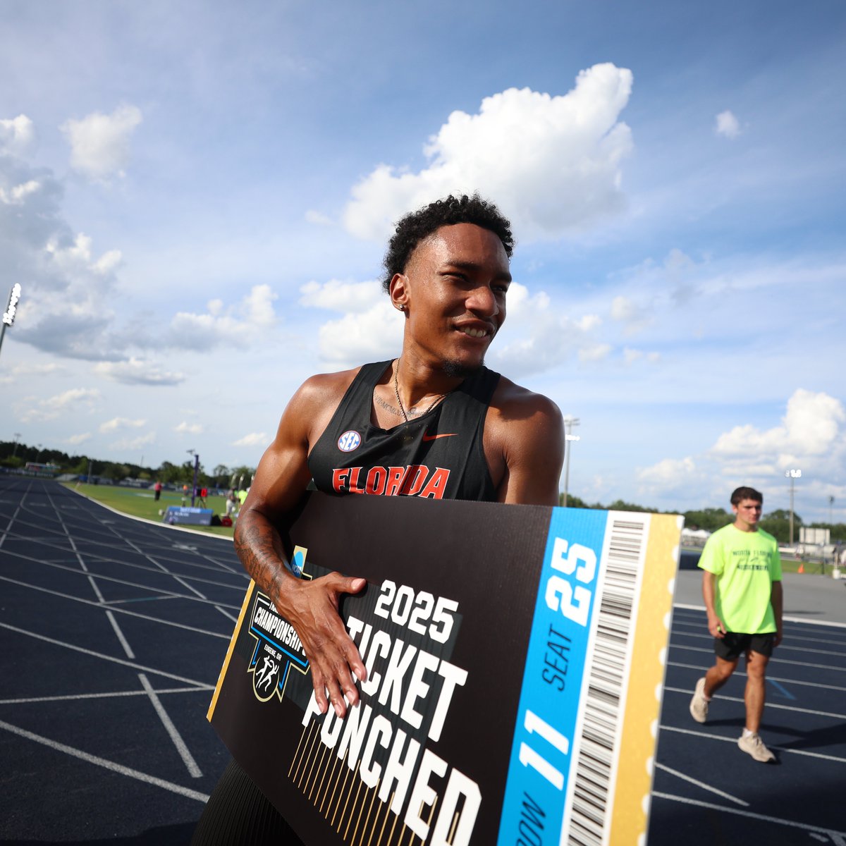 McKiver makes it! 🎟️

45.29 - third in heat one, enough to punch his ticket to Eugene.

#GoGators