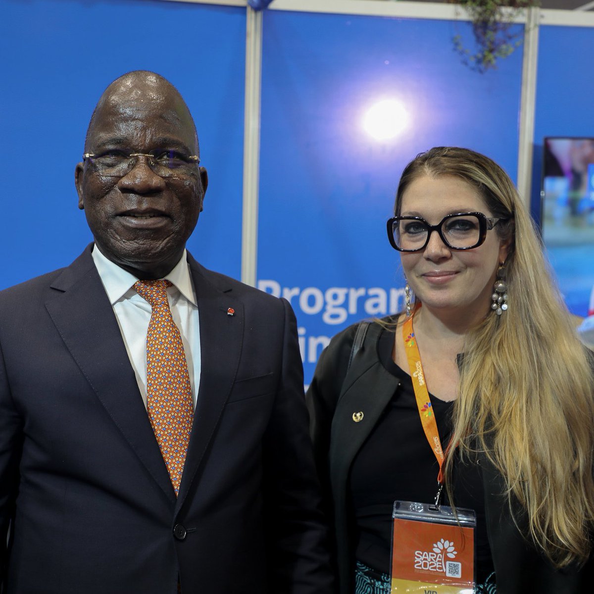 WFP_Cotedivoire's tweet image. 🌱 Journée de l’Environnement au #SARA2025
Le Ministre de l’Environnement 🇨🇮, @Askojacques, a visité le stand du PAM et salué les actions menées pour renforcer la résilience climatique, grâce à des solutions durables au service des communautés vulnérables. 🌍🤝