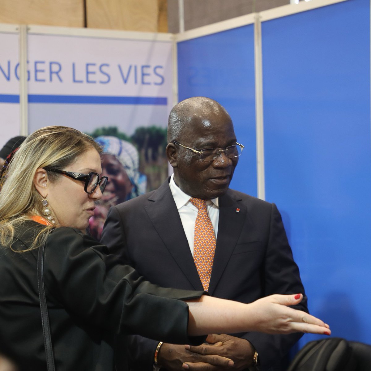 WFP_Cotedivoire's tweet image. 🌱 Journée de l’Environnement au #SARA2025
Le Ministre de l’Environnement 🇨🇮, @Askojacques, a visité le stand du PAM et salué les actions menées pour renforcer la résilience climatique, grâce à des solutions durables au service des communautés vulnérables. 🌍🤝