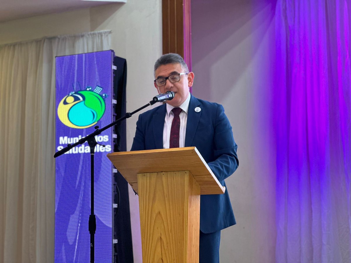 Salud_Ec's tweet image. 🤝 “La salud no depende solo del Ministerio, es también responsabilidad de los municipios”.

Así lo expresó Javier Pincay, alcalde de Portoviejo y vicepresidente de la Red Nacional de Municipios Saludables, durante la firma simbólica del Estatuto de la Red.

#ElNuevoEcuador