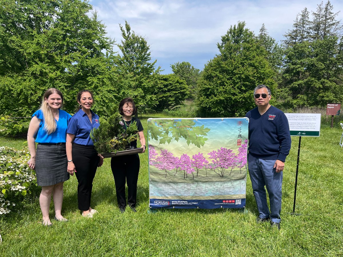 Thank you to all who joined us this morning for our Ikebana demonstration and unveiling of the Arboretum's Waves of DuPage public Hokusai-inspired art piece 🌲.

It was a beautiful morning celebrating Japanese interpretations of the natural landscape. E-Ling Lou created an