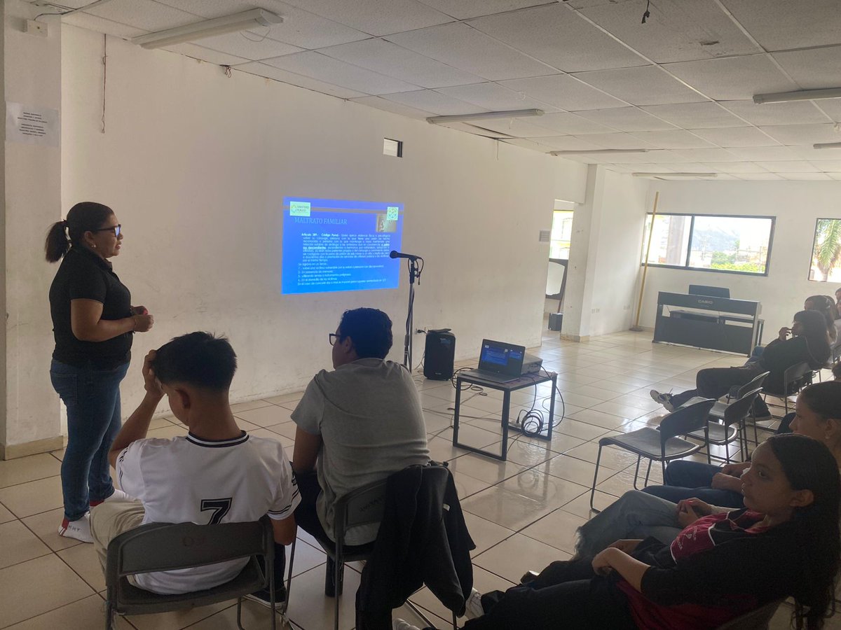 #OperaciónNacionalV Prevención de delitos sexuales, bullying y los peligros en las redes sociales con el uso del internet es el tema impartido por la Fiscalía de la Niñez a estudiantes de centros educativos de #TGU y el sector del Piliguín
