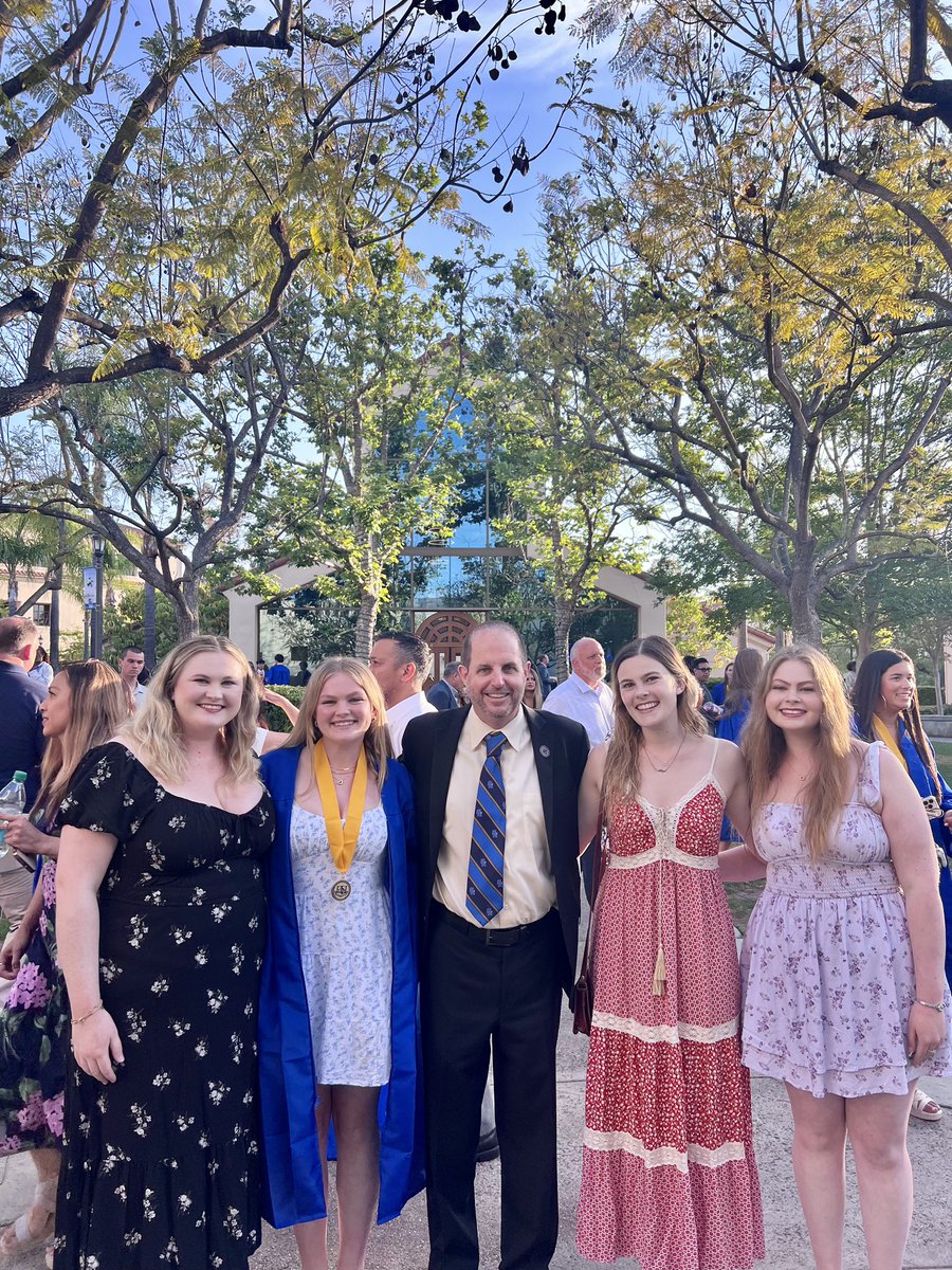 MUNSM's tweet image. Congratulations class of 2025! MUN is family #MUNisFAM