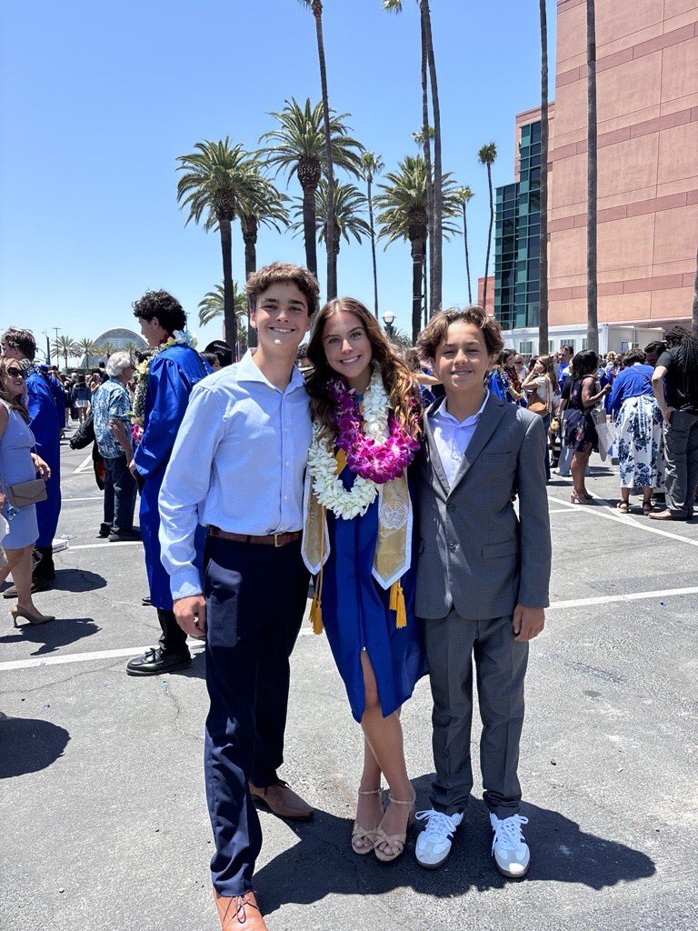 MUNSM's tweet image. Congratulations class of 2025! MUN is family #MUNisFAM