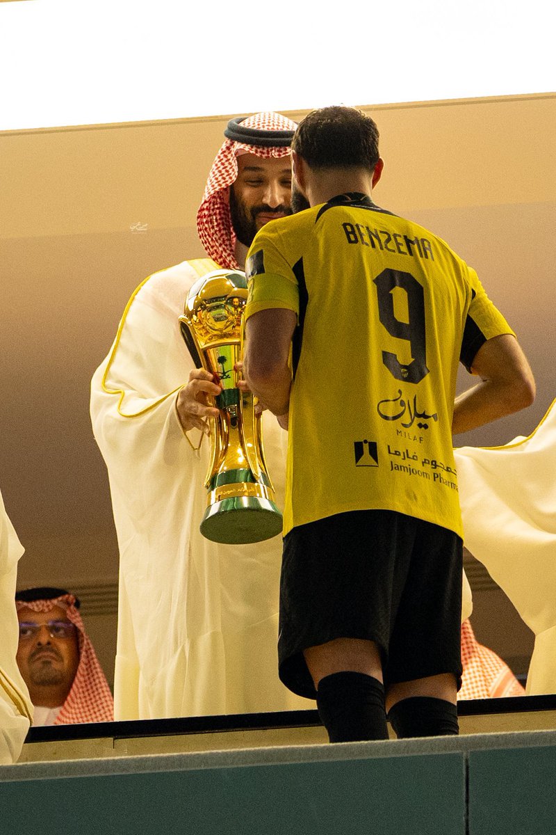 تشريف عظيم بحضور الملهم 

فهنا قمة الفخر والتتويج 
ومن يدي سيدي سمو #ولي_العهد  ؛ الاتحاد يرفع 
#كاس_خادم_الحرمين_الشريفين 

موسم لن يُنسى 
لبطل الثنائية 
دوري وكأس
#أغلى_الكؤوس 
#الاتحاد_القادسيه