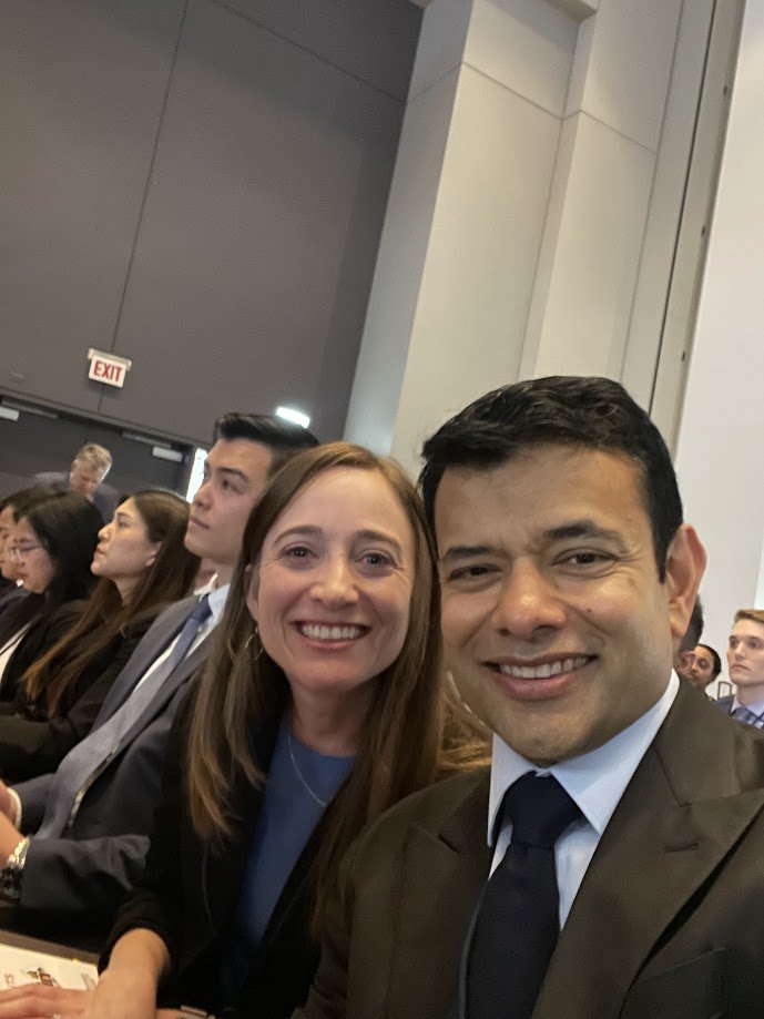 What a wonderful moment - seeing @AlexisLevee get ready to take the stage to claim her <a href="/ASCO/">ASCO</a> Young Investigator Award! So proud of all her tremendous accomplishments as a fellow at <a href="/cityofhope/">City of Hope</a> (she got an excellent foundation from <a href="/hmcarthur/">Heather McArthur, MD, MPH, FASCO</a> in residency - her co-mentor on this