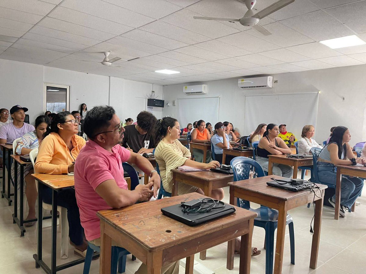 <a href="/ElOIRdelaRegion/">El OIR de las Regiones UNAD</a> <a href="/UNAD_zcar/">UNAD Zona Caribe</a> <a href="/ViderZcar/">VIDER_ZCAR</a> <a href="/maria__angie__v/">María angélica Vivas</a> <a href="/ArgoteSimanca/">OIR MARIA SIMANCA ARGOTE</a> <a href="/DianaMariaAhum1/">Diana Maria Ahumada</a> <a href="/leonor_mez64319/">Cecilia Leonor Meza Cordoba</a> <a href="/mmperezca/">Melissa Perez Camargo</a> <a href="/jhonfer25/">Jhon Castro</a> <a href="/yaraluq/">Yara arrieta</a> <a href="/Dayana_acosta1/">Dayana Acosta</a> <a href="/Edumalamut/">Eduar Malamut Gómez</a> Iniciamos el ciclo de capacitaciones en el CCAV Corozal en articulación con ECACEN y la Alcaldía municipal de corozal. En este primer taller sobre planificación y estrategia empresarial los participantes compartieron experiencias, dudas y sueños. Seguimos transformando comunidad.