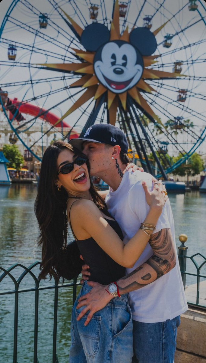 keyy902's tweet photo. Nunca había visto a @keniaos tan feliz 😍

Sin duda, la pareja del momento 🔥🔥🔥 https://t.co/Yede4tHiPw