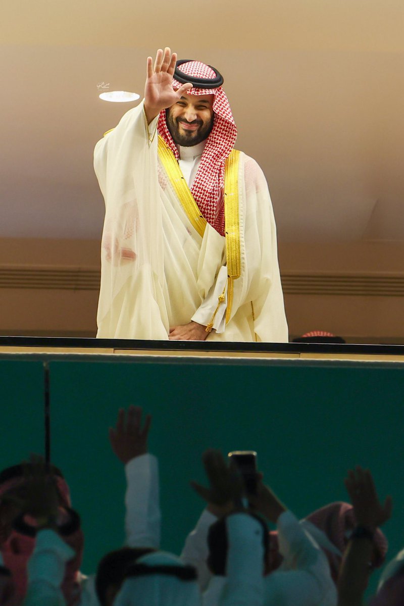 يا سعوديين قوم و لـ محمد اهتفوا له
يامحمد دام عزك يا نسل قاده وساده 🤍