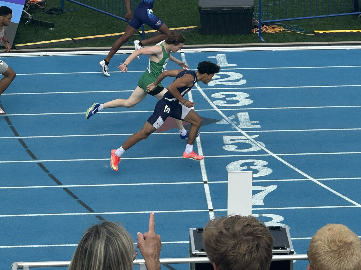 Sr. Edward Mumford runs a GUTSY race and qualifies for finals tomorrow
In the 300IH!

LETS GO EDWARD!

🔵🟠🐺🔵🟠
#DRIVENTOCOMPETE #TOGETHER