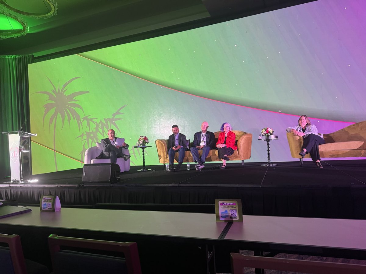 ⁦<a href="/nationallipid/">National Lipid Association</a>⁩ #NLASessions Now this is a multidisciplinary team! Emphasis on FCS