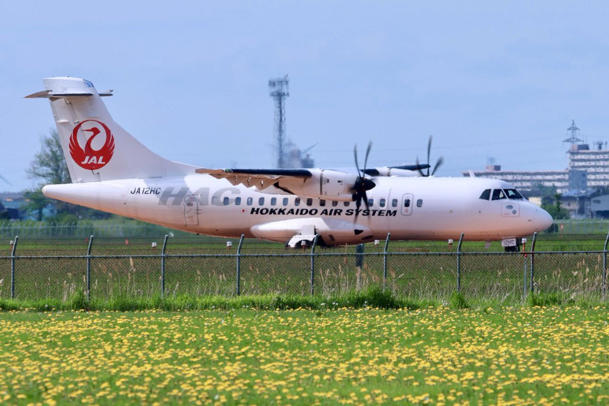 occhiali777's tweet photo. 2025年
#5月を写真4枚で振り返る
#丘珠空港　#HAC  ATR42
#JAL
.
#新千歳空港  JA743A  
#楽しく撮影中 https://t.co/2wSMEyVfbt