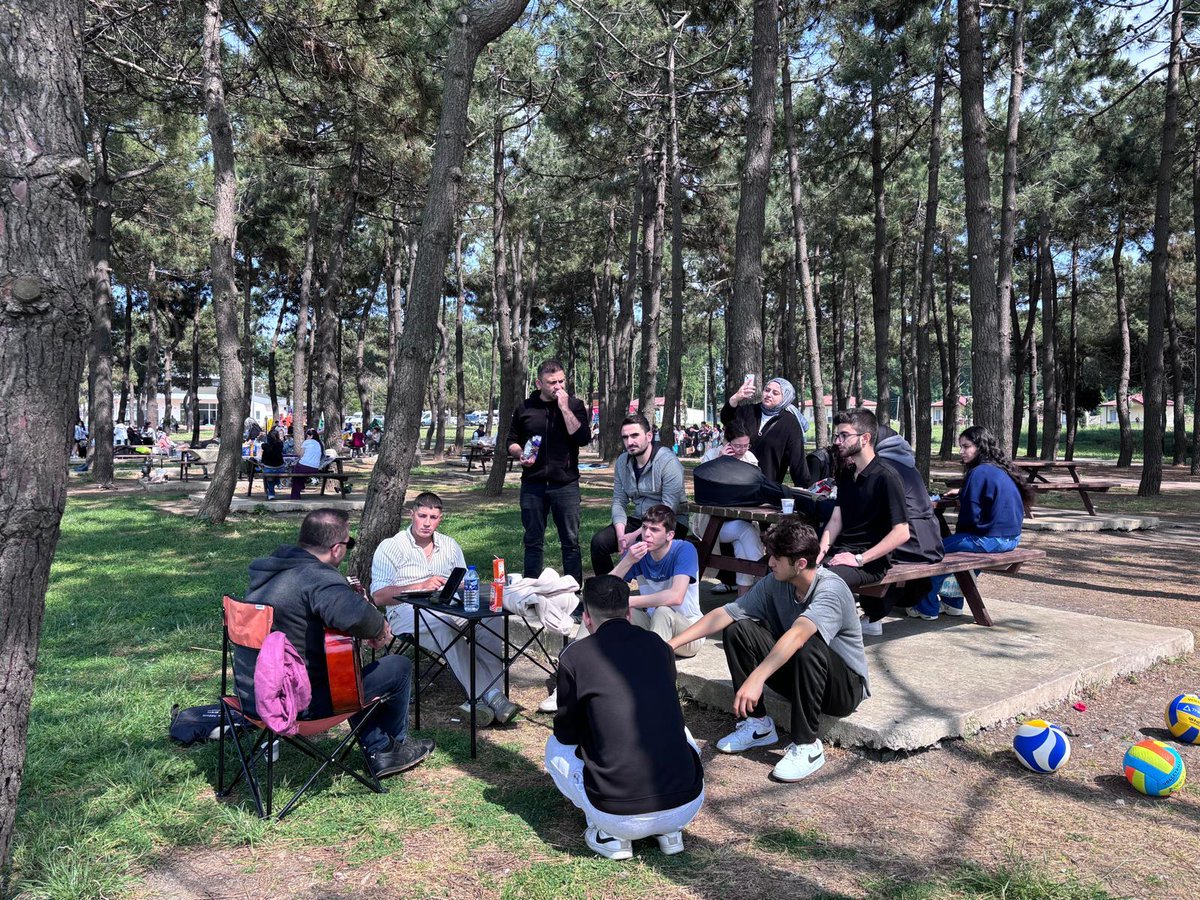 Alaçam Yurdumuzda, öğrencilerimiz ile Alaçam Geyikkoşan mesire alanında piknik yaptık. Oyunlar oynadık, şarkılar söyledik. Güzel bir gün geçirdik.
#GSBHepYanında
