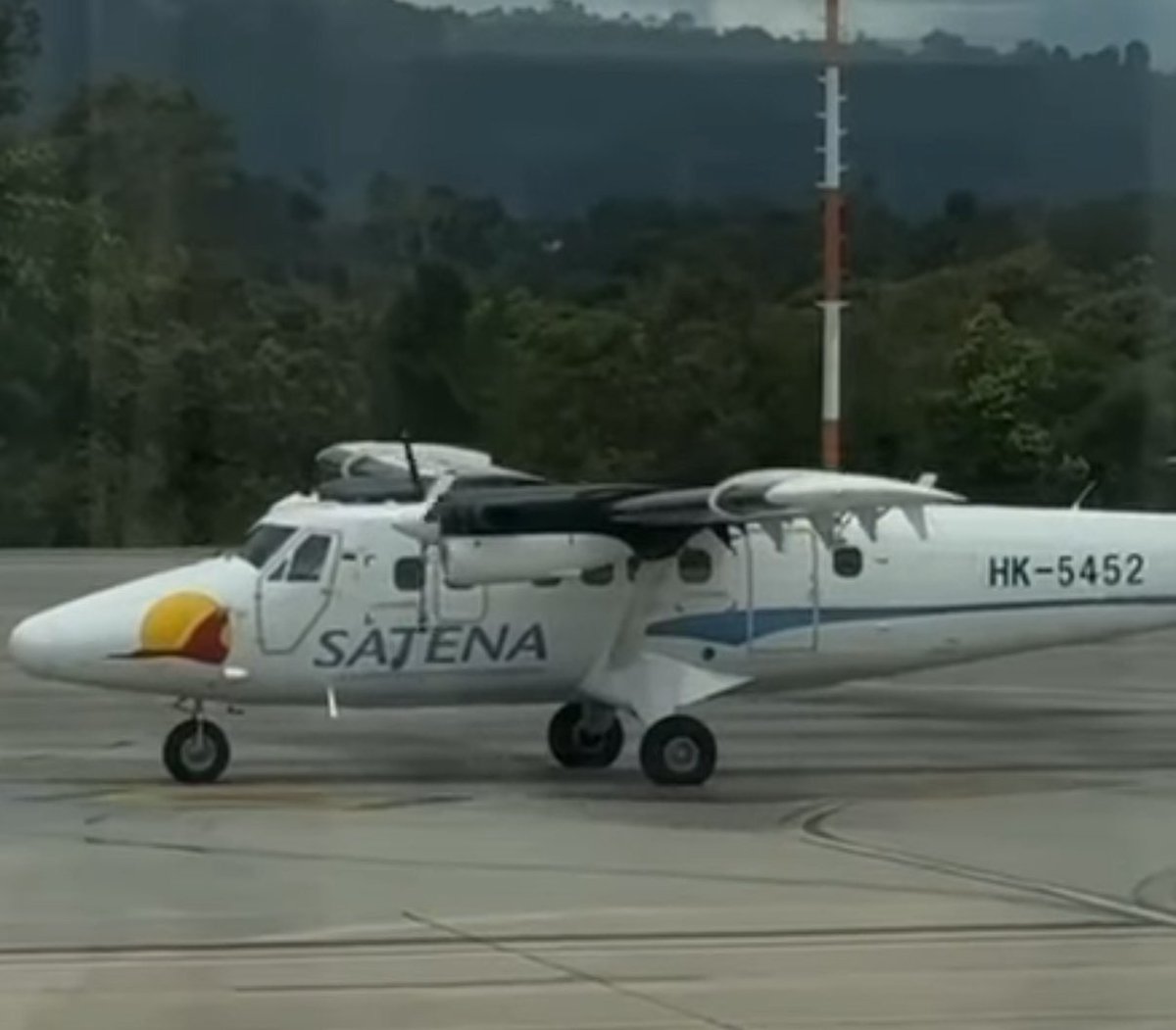 AnatoOriente's tweet photo. @AnatoOriente presente  en el evento del vuelo Inaugural de la ruta Bucaramanga - San Gil operado por SATENA. Celebramos este logro para la conectividad de Santander como destino turístico. Agradecimientos a @manuelreyesphotographer por el material audiovisual compartido. https://t.co/s7KKmFf92W