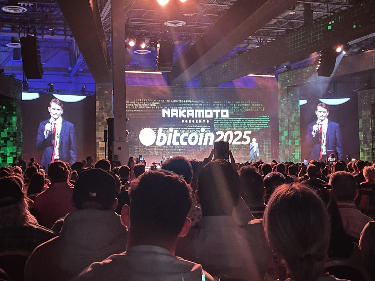 JamieCollyer's tweet image. The reason I voted for Trump.

#FreeRossDayOne 
@TheBitcoinConf