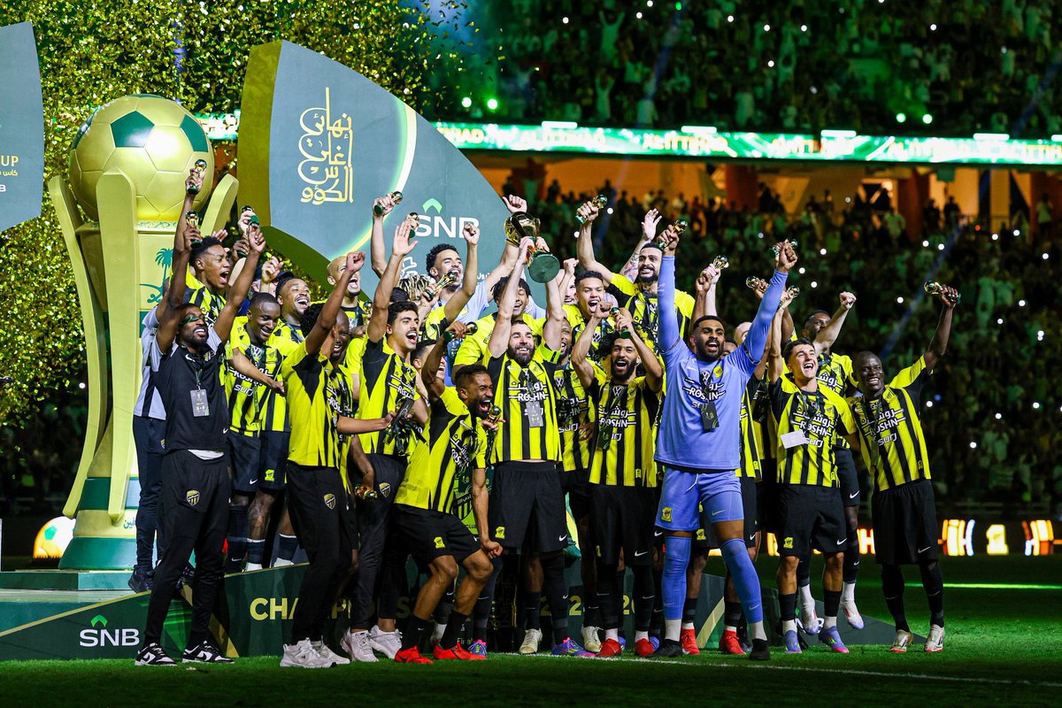 فريقك ينافس؟ حنا نحسم 🏆🏆
ثنائية الموسم باسم العميد.. ما تركنا شيء لغيرنا  💛🖤
#الاتحاد #كاس_خادم_الحرمين_الشريفين #الحارقة_عشر