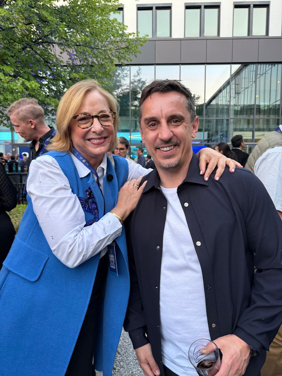 p_santilli's tweet image. Gary Neville y Cesc Fàbregas: dos leyendas que lo han visto todo en la cancha. 
 Pero ni ellos se atreven a dar un favorito...
 ¿PSG o Inter de Milán?
 Mañana, en Múnich, se escribe una nueva historia en la final de la #ChampionsLeague. 
#Munich2025