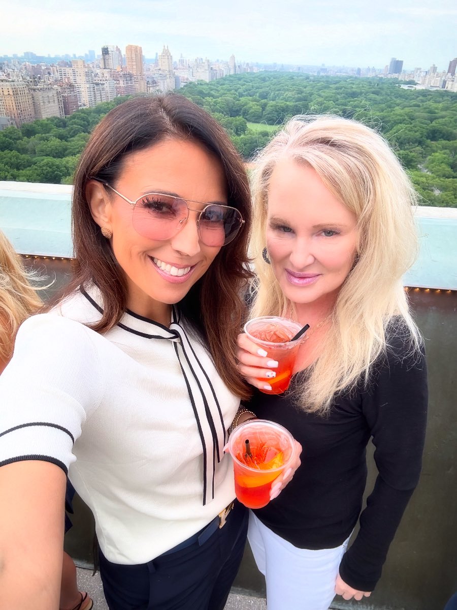 Besties kick off to a Spritzy summer! ☀️🍹🛥️
