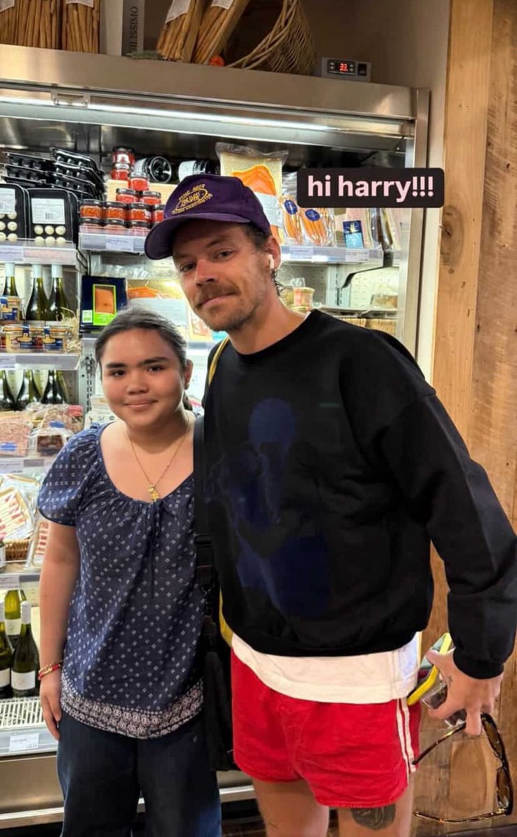 Harry with a fan in London - 30 May (via <a href="/familyshowstyle/">cove 🦋</a>)