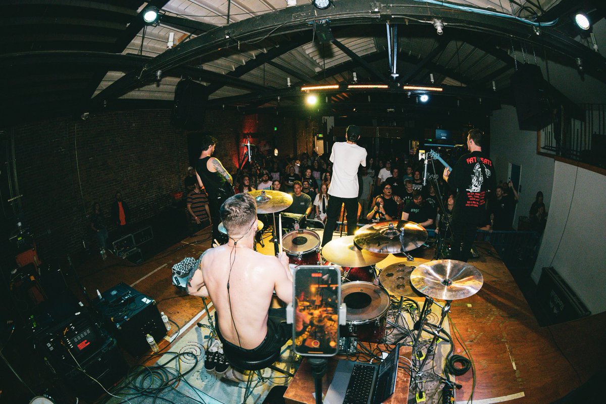 Turns out that our 270k+ followers on Instagram dont even see our posts because Zuck wants money?? Kick rocks, bud 🍁 

RT this if u see it pls 

We are touring 20+ states this summer, dates in replies