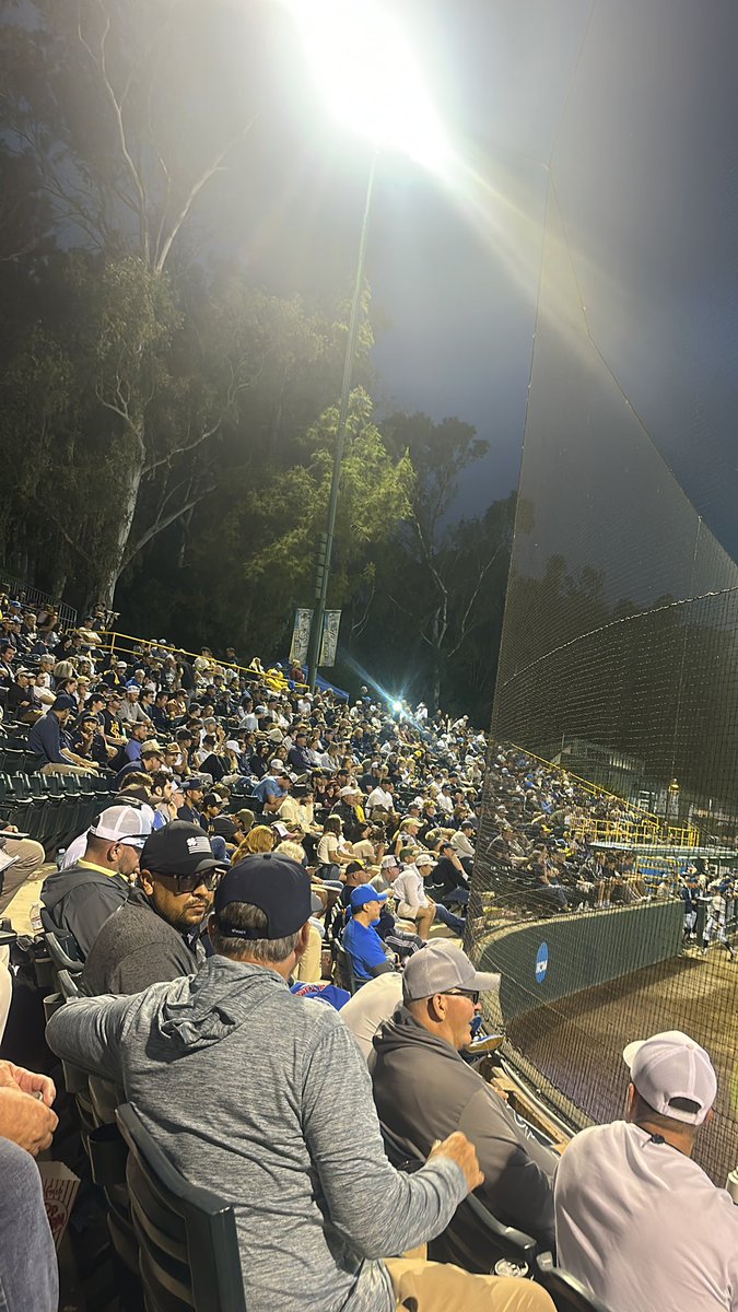 magic_mahomes's tweet photo. After 7.5
Devils lead Anteaters 4-2!
Winner gets some school in Westwood, CA
#ForksUp
#EaterNation
@d1baseball https://t.co/uugLOX0jc3